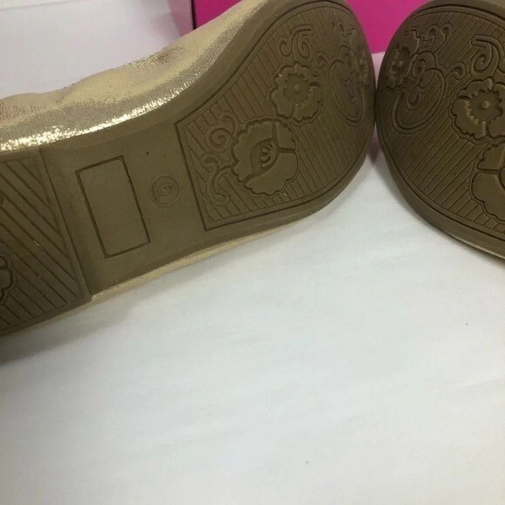 Olive‎ & Edie Taylor Gold Shoes Size 6M